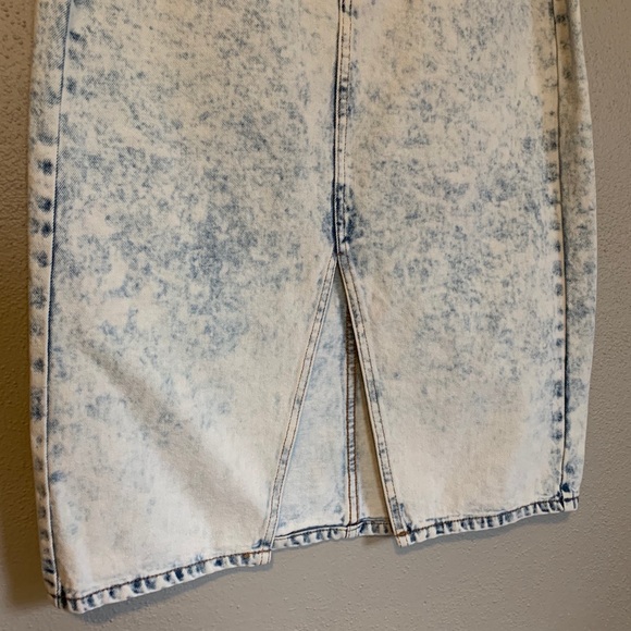 Wild Fable Light Blue Acid Wash Denim Skirt Knee Length Front Split Pockets NWOT - Picture 4 of 12